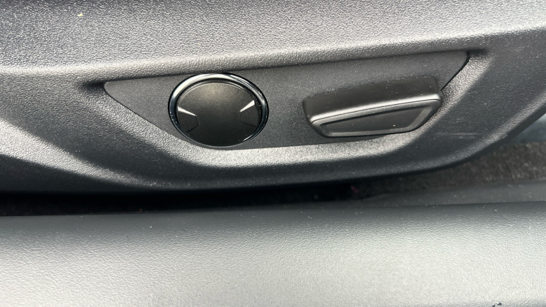 Ford Mustang 5.0 V8 Dark Horse 2dr Petrol Coupe